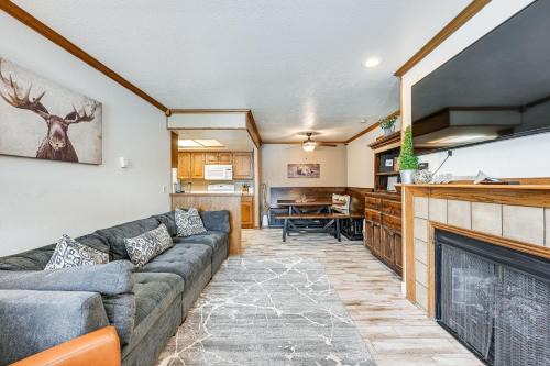 Brian Head Apartment | Brian Head Condo with Pool Access - Steps to Resort!
