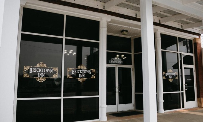 Camp Point Hotel | Bricktown Inn