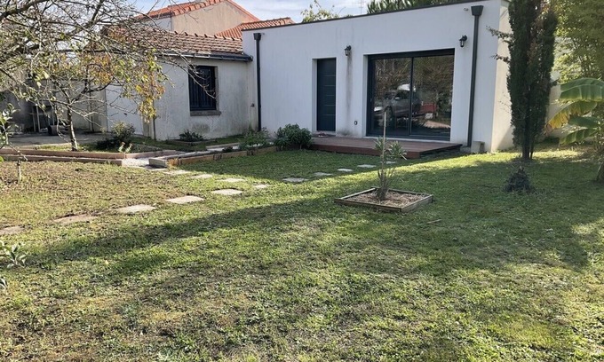 Saint-Sebastien-sur-Loire House | Bright house with garden