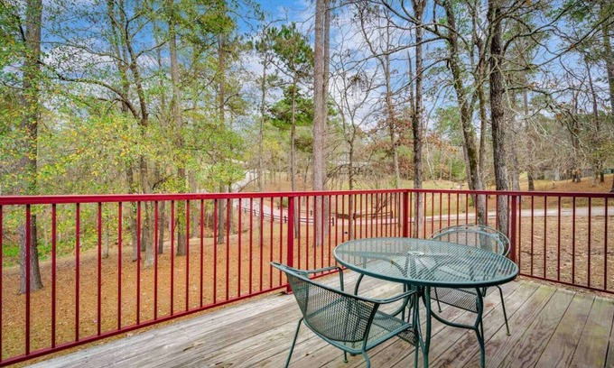 Conroe Apartment | Bright 2 BD/2 BA for family time