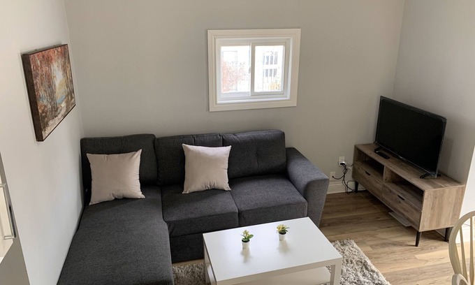 London Apartment | Bright and beautiful 2-bedroom apartment near DT