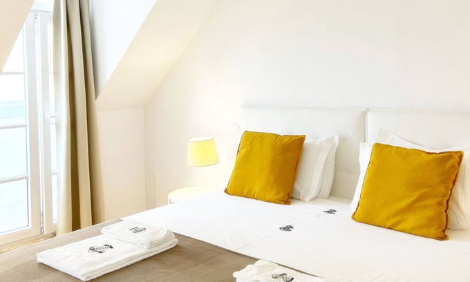 Penha de Franca Condo | Bright and comfortable duplex apartment in a quiet and typical Lisbon neighborhood.