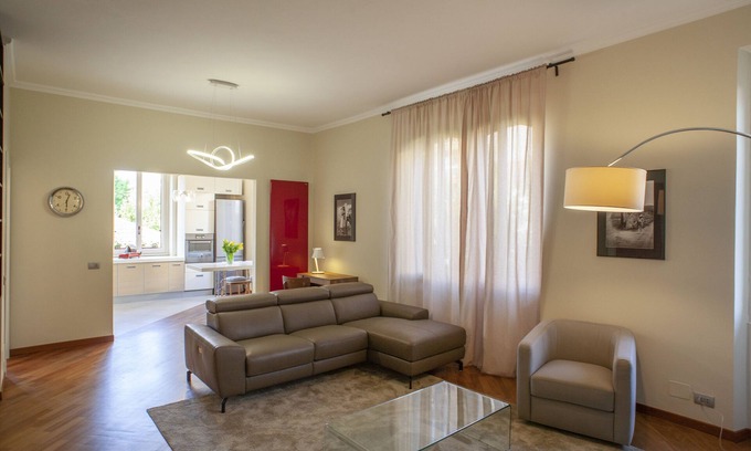 Washington Apartment | BRIGHT AND COMFY IN A BEAUTIFUL CONTEMPORARY HOME