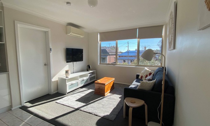 Melbourne Apartment | Bright & Comfortable 1BR Unit in Trendy Brunswick!