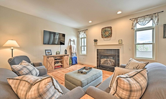 West Hartford Condo | Bright Condo w/Community Perks: Near Ski Quechee!