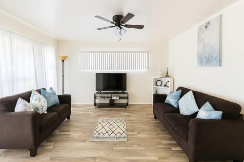 Oleander - Sunset Apartment | Bright & Cozy Modern Space Near Downtown