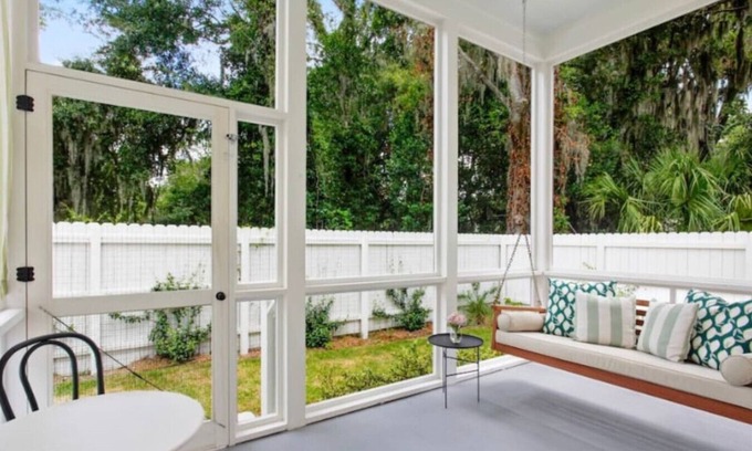 Northwest Quadrant Apartment | Bright Dreamy Cottage-Walkable to Water & Downtown