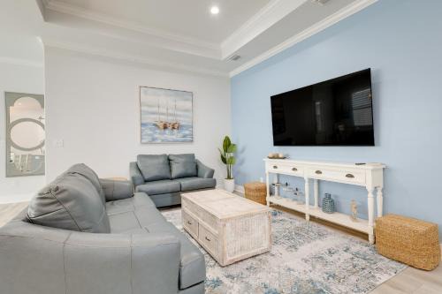 Foley House | Bright Foley Home with Patio - 7 Mi to Wharf and Beach