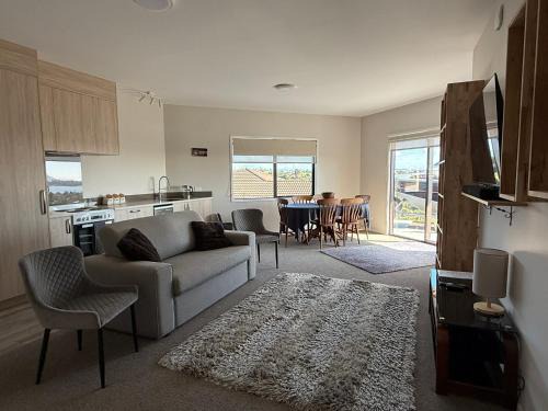 Welcome Bay Apartment | Bright & Fresh with great views