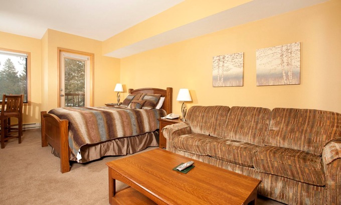 Mountain House Apartment | Bright Mountain Condo for 4 with Full Kitchen