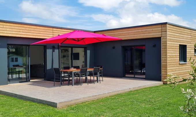 Gouville-sur-Mer House | Bright new wooden house with enclosed garden 5 minutes from the beach