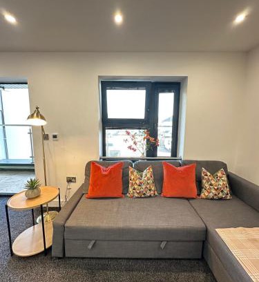 Moffat Apartment | Bright & Spacious Apartment with large balcony and free parking