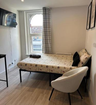 Bensham Manor Apartment | Brigstock 6