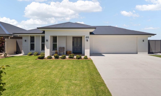 Kelso House | Brilliant Brennan - Modern 4 Bed, 2 Bath Home