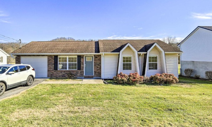 Bristol House | Bristol Home 3 Mi to State Street!