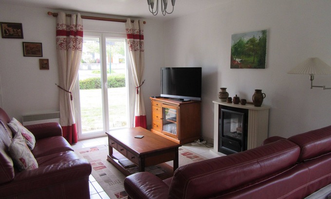 Pluherlin Cottage | Brita Cottage in Beautiful Rochefort en Terre (Voted prettiest French village)