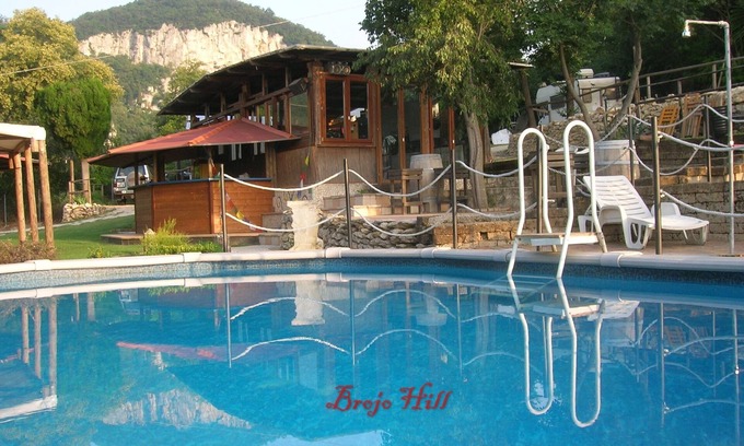 Longare Bed & Breakfast | Brojo Hill B&B - 2 Double Bedrooms with private baths