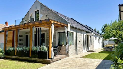 Balatonszarszo House | Brothers House