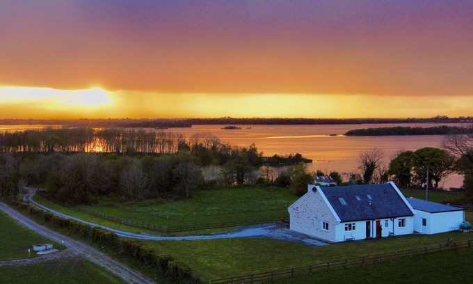 Cloondaver House | BROWNSTOWN LODGE - Fishing Lodge & Country House with lake view and secluded location