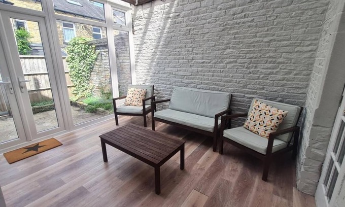 Skipton House | Brylie House, Large Central Family Home