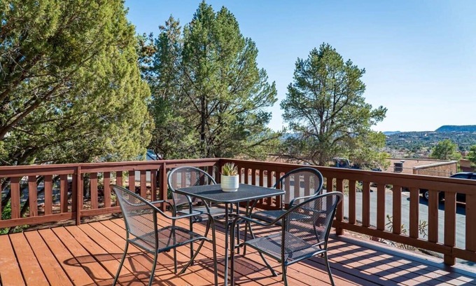 West Sedona House | Buddha's Retreat- Modern, Fenced In, Pet Friendly