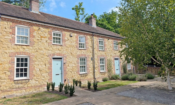 Easebourne Cottage | Budgenor Lodge - Midhurst - a family house that sleeps 4 guests in 2 bedrooms