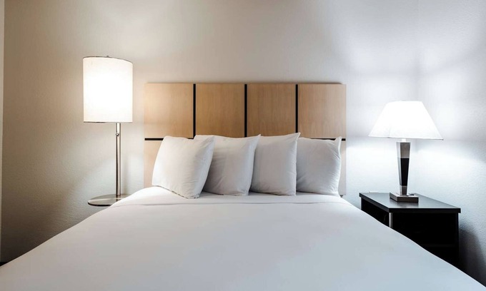 Park Central Hotel | Budget-Friendly Getaway! Pet-Friendly Suite w/Full Kitchen!