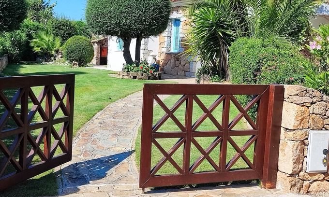 Budoni Villa | Budoni detached cottage exclusive garden 300 mt to the beach (10 min) P9587