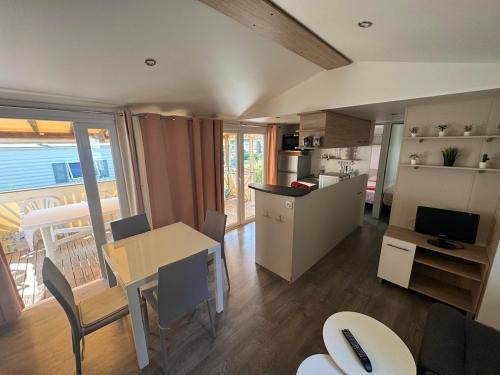 Lattes Apartment | Bungalow 534, 8 personnes Camping 4 étoiles Siblu Lac des Rêves
