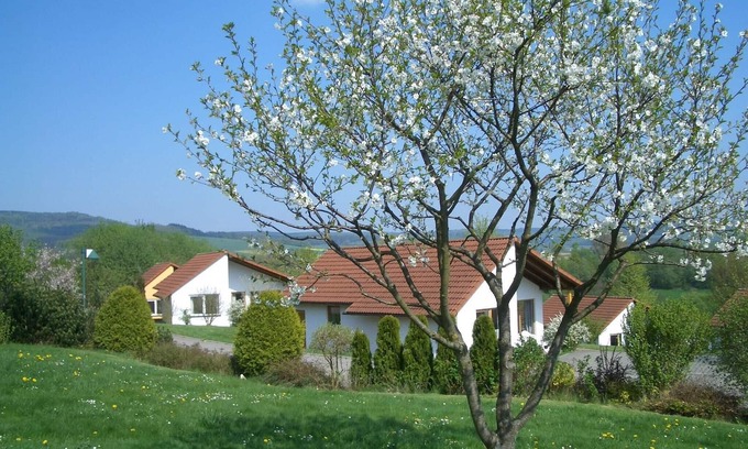 Uslar House | Bungalow im Feriendorf Uslar mit Gartenterrasse