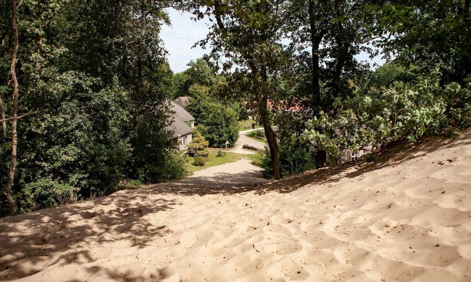 Uden House | Bungalow With a Terrace at Bedafse Bergen