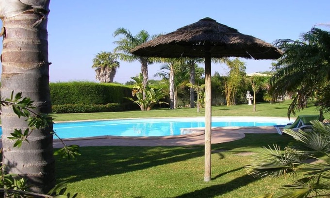 Albufeira House | Bungalow with pool, gardens and lake.