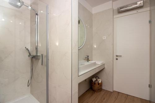 Vranjic Apartment | Bura2 , with private parking in the garage
