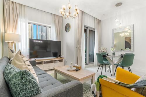 Madinat Zayed Apartment | Burj View Downtown 1BR Dubai