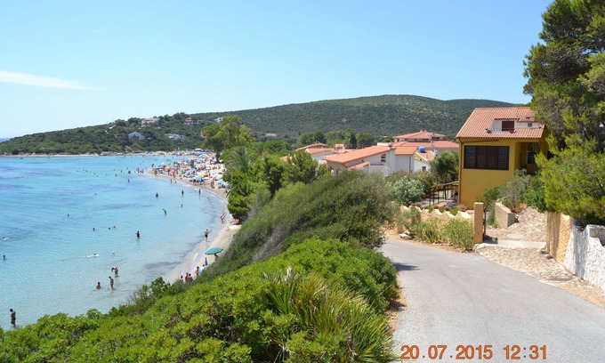 Maladroscia House | But Two-room apartment on the beach 20 meters from the sea IUN P5027.