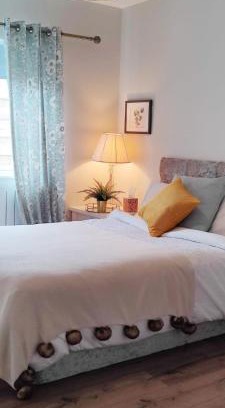 Roscoe Apartment | Butterfly Guesthouse - Entire Home within 5km of Galway City
