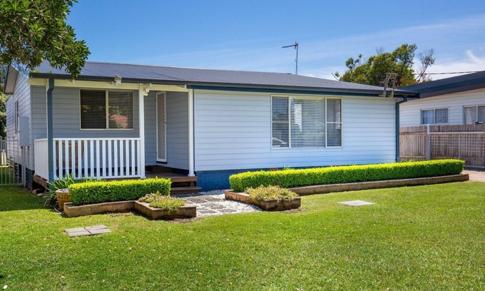 Culburra Beach House | Buwadi - Pet Friendly - 3 Mins Walk to Beach