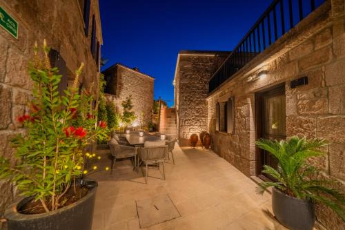 Ayvacik Hotel | Buyan Han