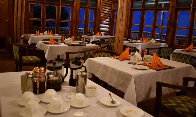 Nkuringo Hotel | Bwindi Orugano Lodge