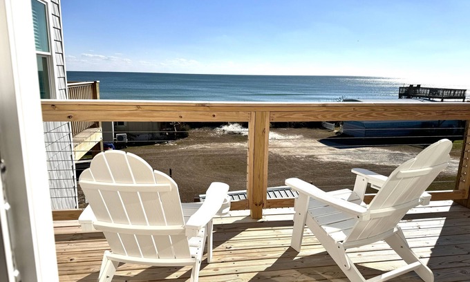 Surf City House | C-Shore Retreat - Great Views, Steps to the sand!