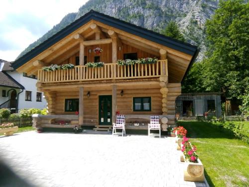Hallstatt House | C.T.N. Loghouse