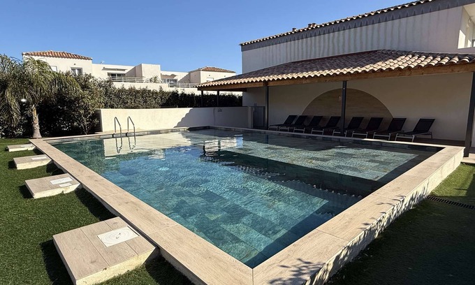 La Faviere Apartment | C21LocationVacances, magnifique T3, refait à neuf, climatisé avec piscine .