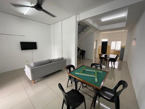 Ulu Tiram House | C4A Austin 16 paxs Near New Cathay Yi Jia Restaurant