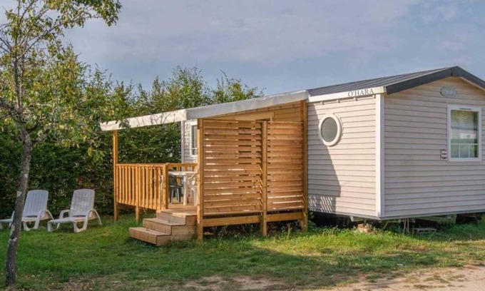 Sainte-Catherine-de-Fierbois House | Camping 5 étoiles - Piscine - ef0ghd