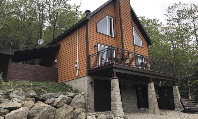 Notre-Dame-Auxiliatrice-de-Buckland Ski Chalet | Spa, Pool table, Mountain - Chalet Avalanche