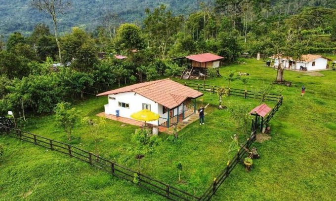 San Vicente de Chucuri House | Cabaña Alcaravanes.