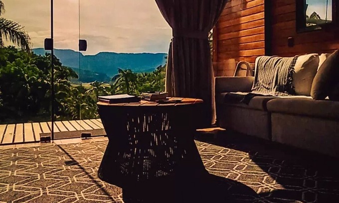 Ibirama Cabin | Cabana Moderna com Hidro e Vista Para as Montanhas