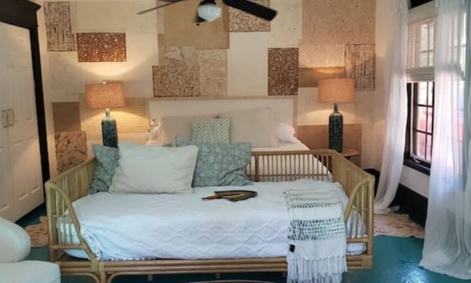 Winter Park Apartment | Cabana style studio apt/private garden near Rollins and Park Ave. 1 week minim