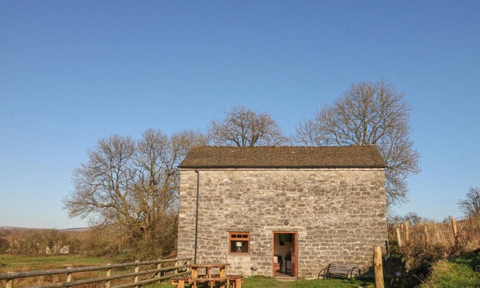 Hope Valley Cottage | Cabin ∙ 2 bedrooms ∙ 8 guests
