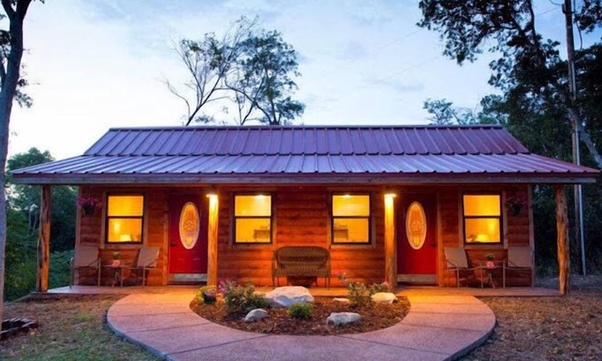 Waco Cabin | Cabin 2 Rental 15 minutes from Magnolia and Baylor